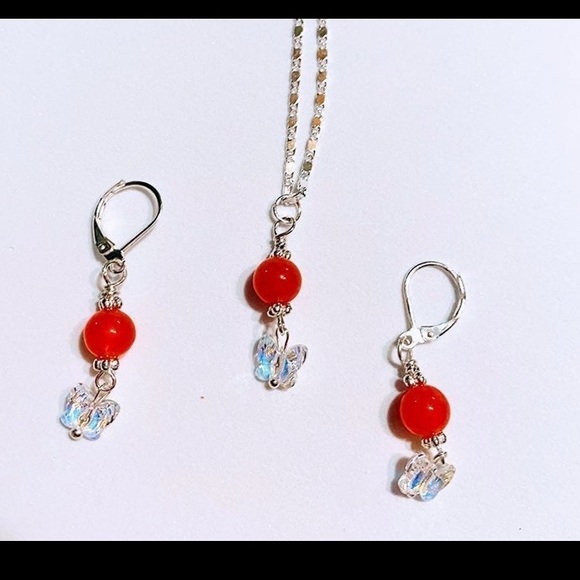 Pink jade and crystal butterfly beaded necklace earrings set - Picture 1 of 3